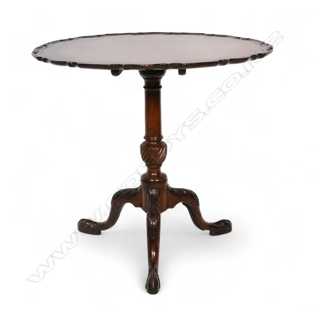 An early George III Spanish mahogany pie-crust tripod table, Image 1++